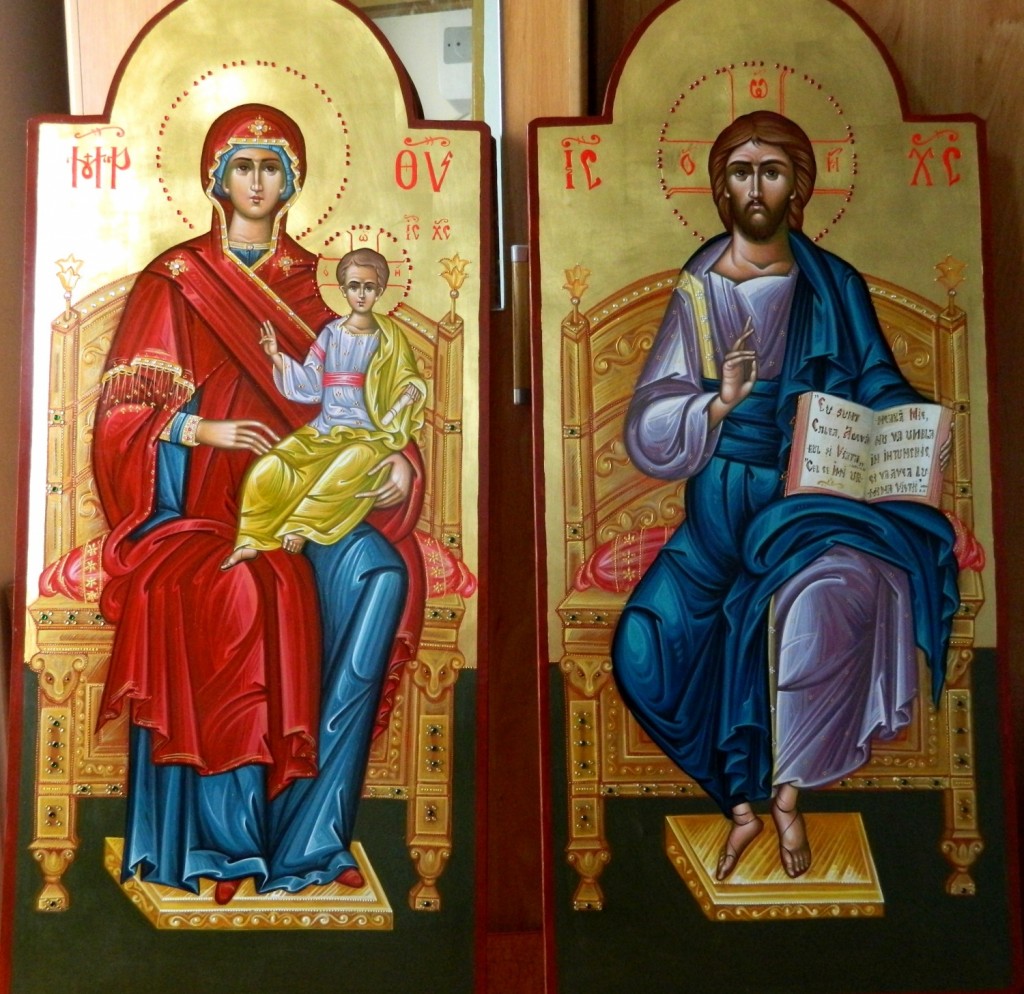   Domnului Hristos pe tron si  Maica Domnului pe tron- Icoane imparatesti realizate pe lemn, cu foita de aur de 22k, realizate in stil neobizantin. Dimensiune 40X90cm