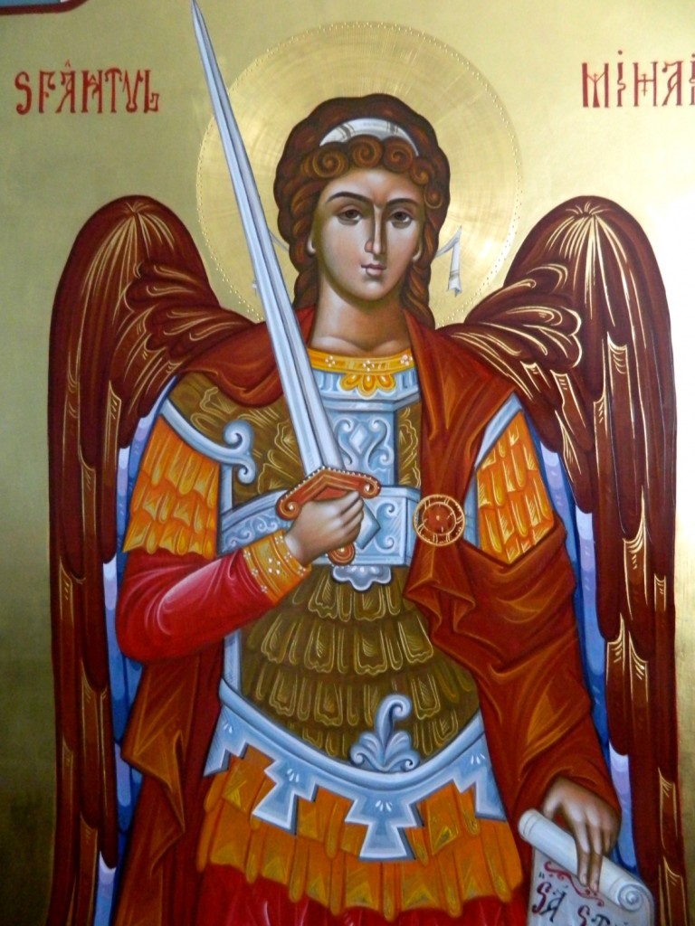 Sfintul Arhanghel Mihail - Usi Diaconesti- Icoane realizate pe lemn, tempera cu ou , in tehnica bizantina cu foita de aur de 22k.  Dimensiune 128 X70