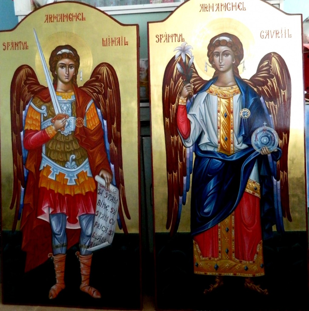 Sfintii Arhangheli Mihail si Gavriil- Usi Diaconesti- Icoane realizate pe lemn, tempera cu ou , in tehnica bizantina cu foita de aur de 22k.  Dimensiune 128 X70 cm