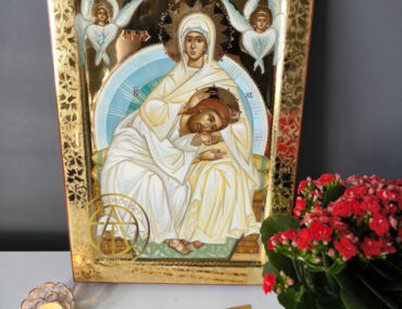 Maica Blândeții și a Smereniei: Icoana sufletelor blande si pline de luimina !